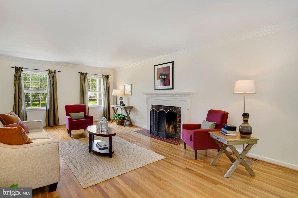 Primary Photo - 5811 Clermont Dr
