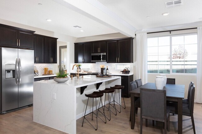 Foto del edificio - Gorgeous  3bed/2.5 bath Model Home in West Sac