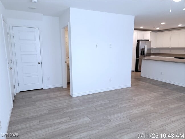 Building Photo - 6246 Foxes Dl St