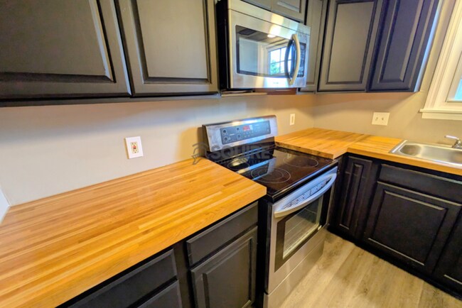 Foto del edificio - 6420 Commons Dr