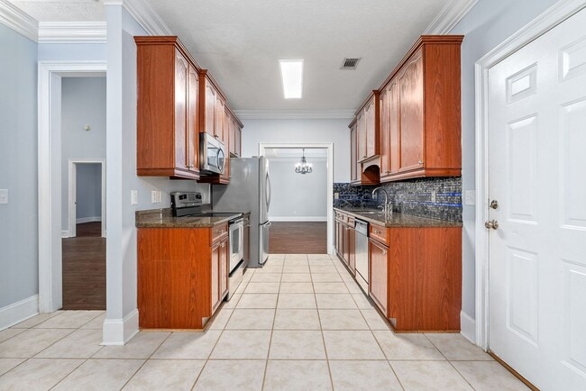 Building Photo - 1417 Cloverbrook Cir