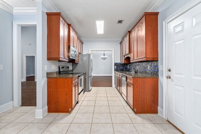 Foto del edificio - 1417 Cloverbrook Cir