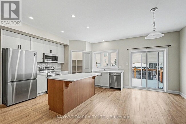 Building Photo - 82 Vimy Ridge Cres