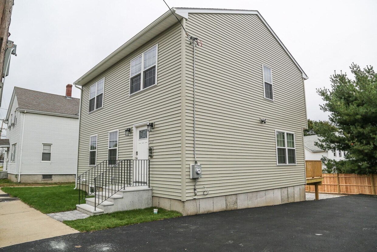 Primary Photo - Newly Built 6br/3ba- Steps away from PC!
