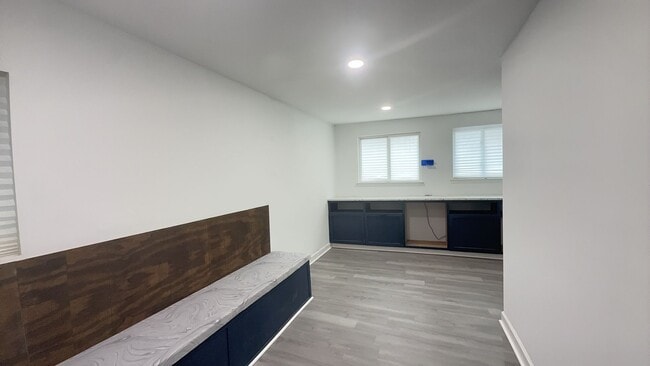 Building Photo - 212 Waverly Dr