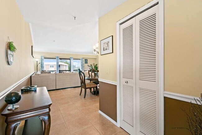 Foto del edificio - 300 Golfview Rd