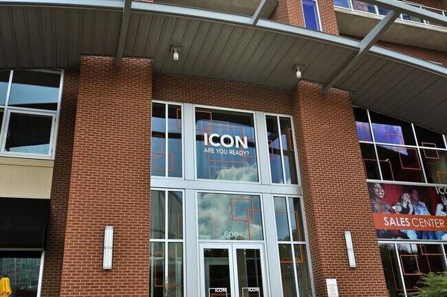 Foto del edificio - 600 12th Ave S