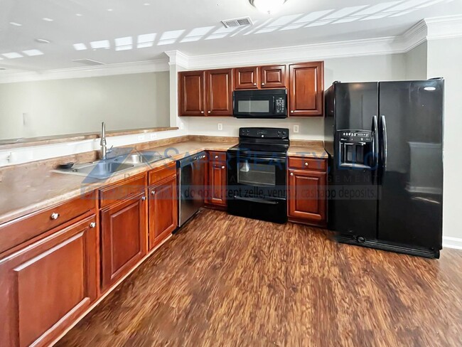 Building Photo - 715 Crestwell Cir