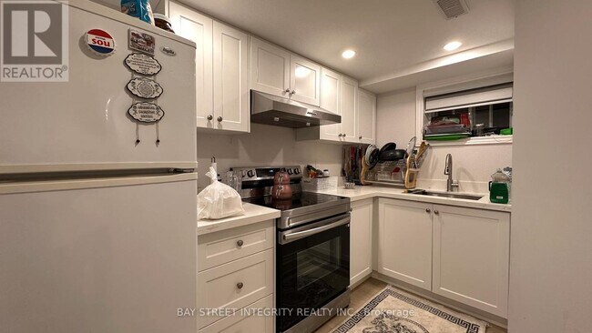 Building Photo - 272 Epsom Downs Dr