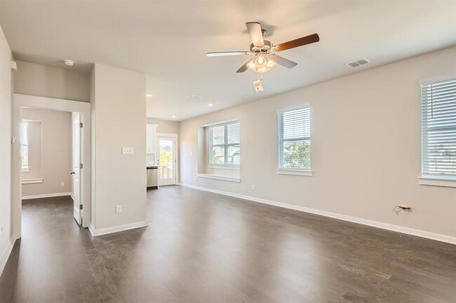 Building Photo - 2412 Lakey Cv