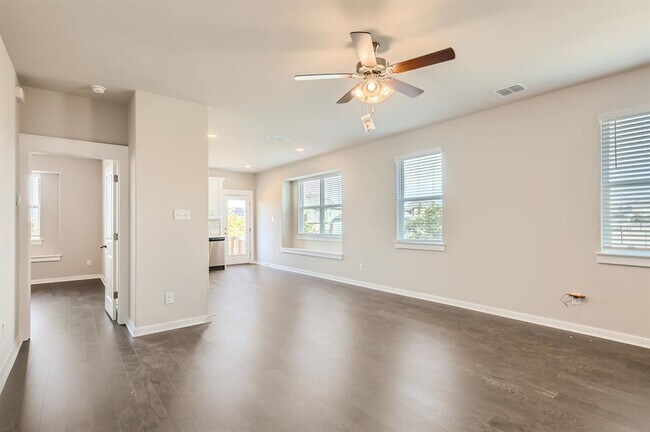 Foto del edificio - 2412 Lakey Cv