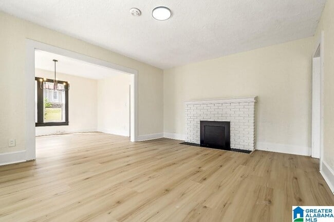 Building Photo - 425 Oak St