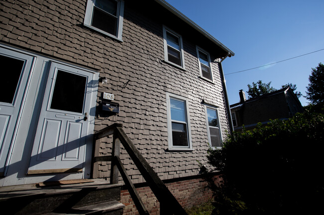 Building Photo - 108 Mt Vernon St