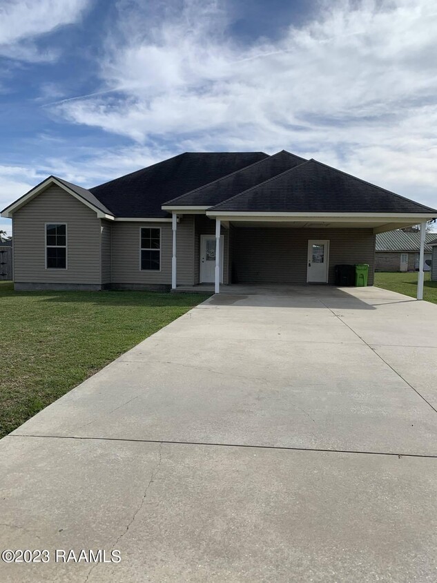912 Lillian Michel Dr, Breaux Bridge, LA 70517 House Rental in Breaux