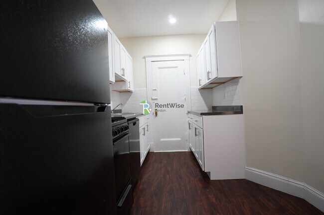 Building Photo - 8 Vinal St