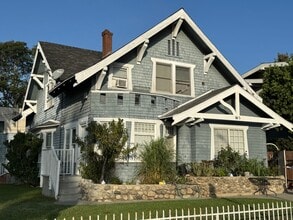 Building Photo - 501 W 8th St