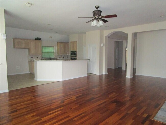 Building Photo - 705 Greymoor Pl