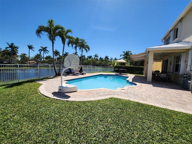 Foto del edificio - 3844 Falcon Ridge Cir