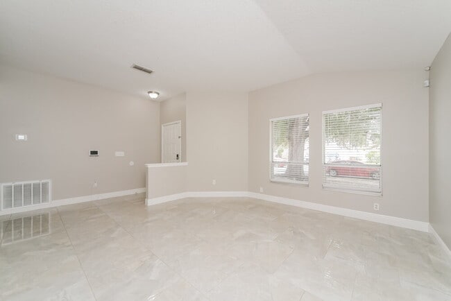 Building Photo - 3051 Bloomsbury Dr