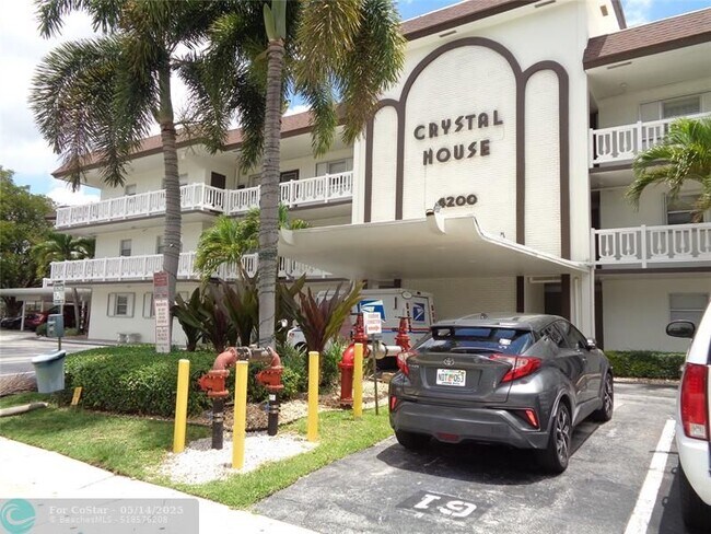 Foto del edificio - 4200 Crystal Lake Dr