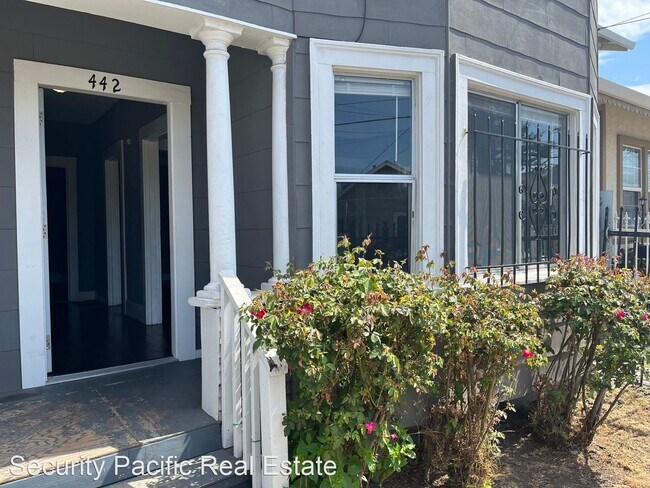 Building Photo - 2 br, 1 bath House - 442 5th St.