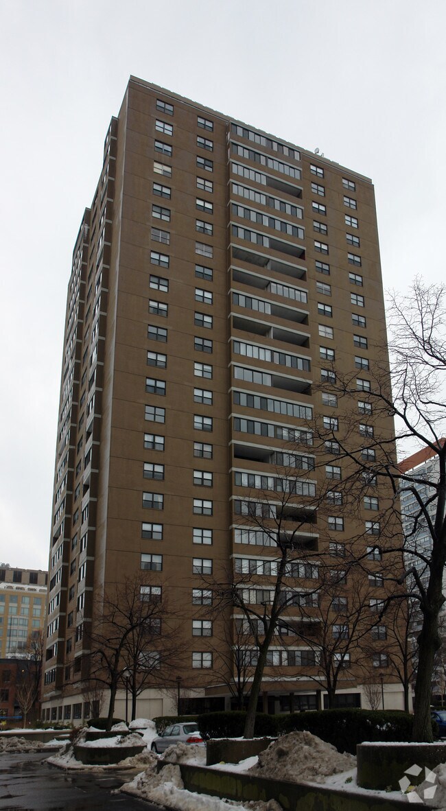 Foto del edificio - Whittier Place Condominium