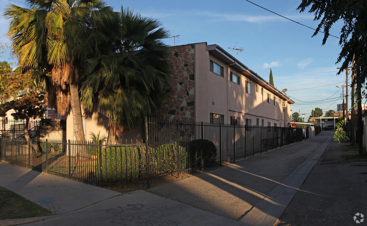 Primary Photo - Lincoln Palms