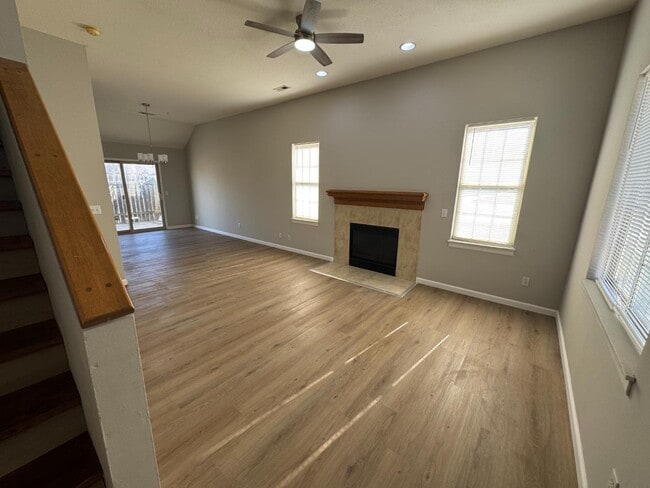 Foto del edificio - 410 Trent Ct