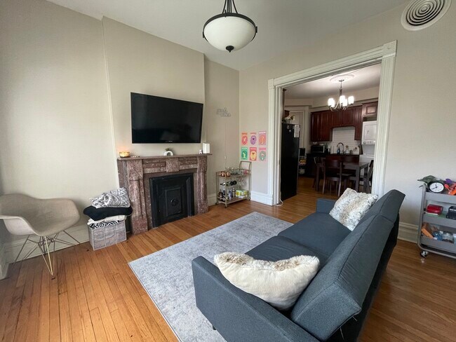 Foto del edificio - 2646 N Wilton Ave