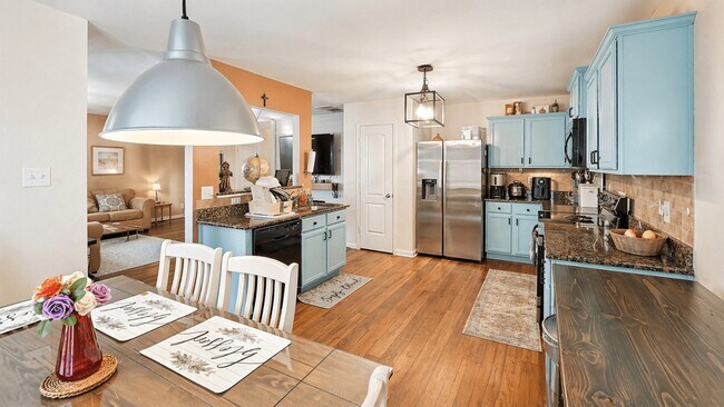 Foto del edificio - 17430 Cedar Rock Dr