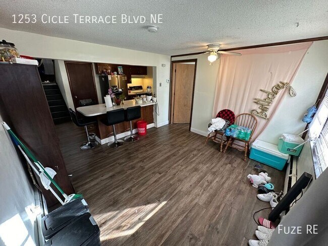 Foto del edificio - 1253 Circle Terrace Blvd NE