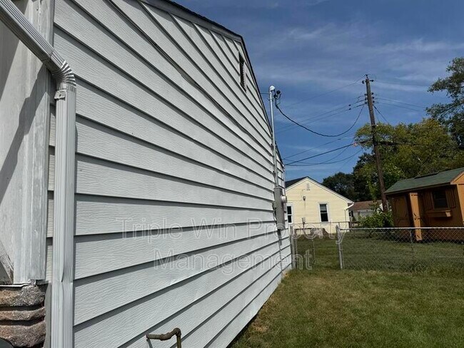 Foto del edificio - 6403 Inlet Ct