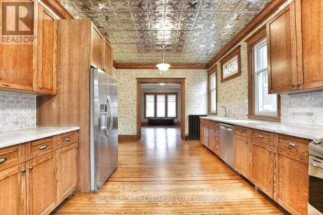 Photo du bâtiment - 137-137 Sherman Ave S