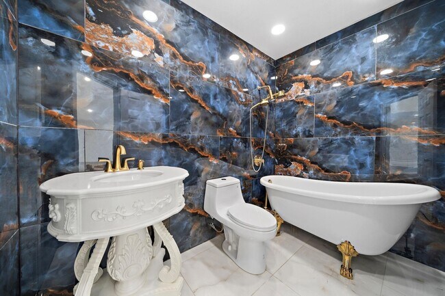 Foto del edificio - 1068 Chimney Rock Rd