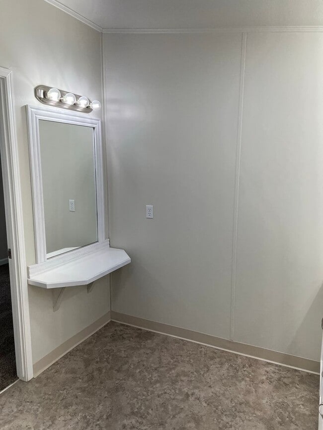 Building Photo - 3253 W Hills Rd