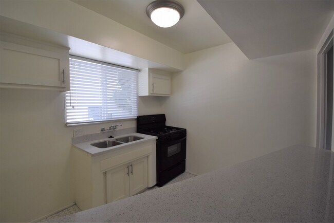 Foto del edificio - 5939 Cedros Ave