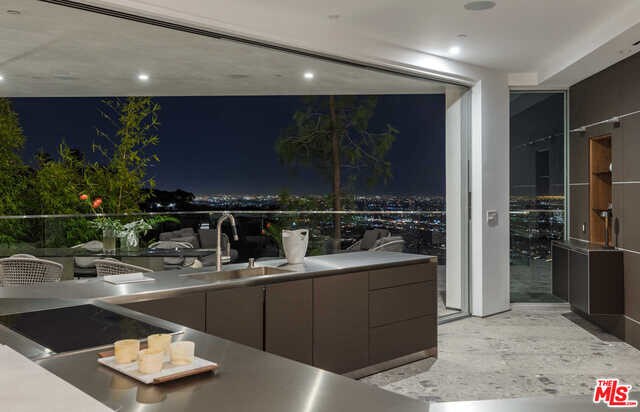 Foto del edificio - 8854 Thrasher Ave
