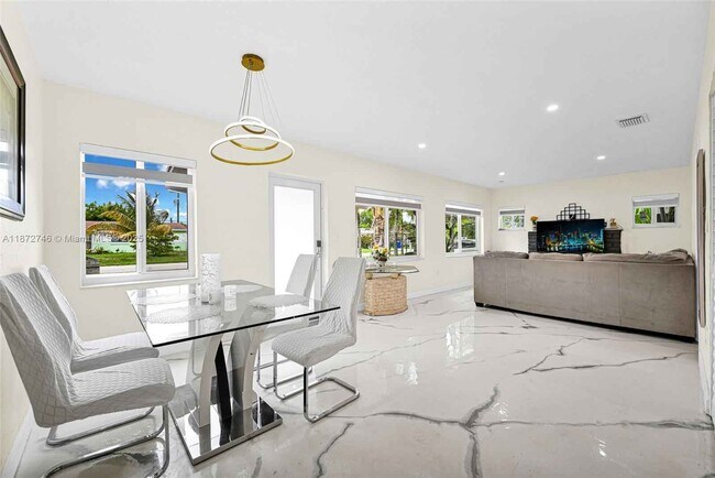 Foto del edificio - 6840 SW 26th Ct