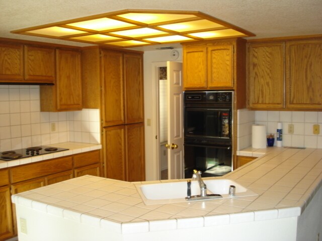 Foto del edificio - SINGLE STORY 3 BEDROOM, 2 BATH, & 2 CAR IN ROSEVILLE!