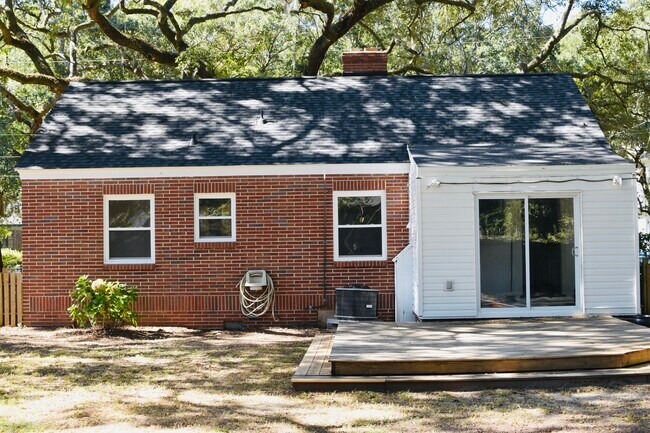 Foto del edificio - 238 Yates Ave