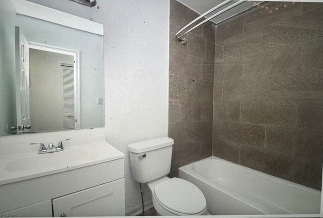 Foto del edificio - 703 Oak Hurst Ct