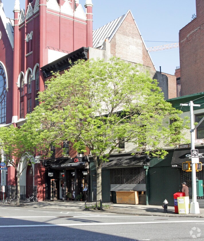 Foto principal - 684 Greenwich St