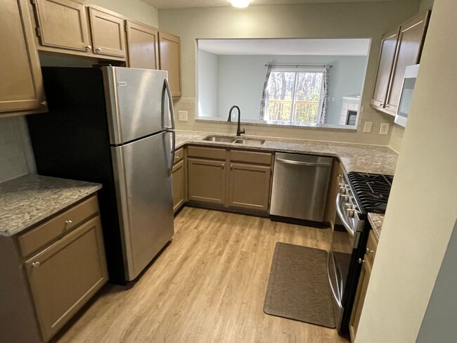 Building Photo - Forest Hills Condo available in Grand Ridg...