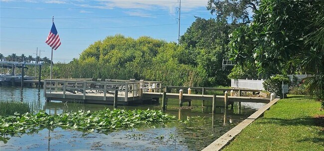 Foto del edificio - 10540 77th Terrace