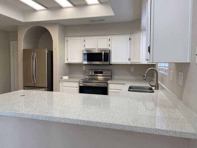 Foto del edificio - Must See 2/2.5 Condo in Pointe South Mount...
