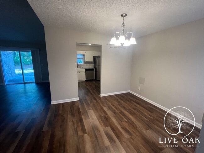 Building Photo - 854 Ridgewood Way