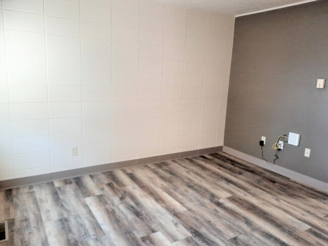 1-bed unit, living room - Saracen Courts