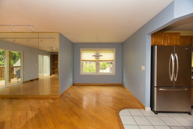 Building Photo - 25 Village Falls Way