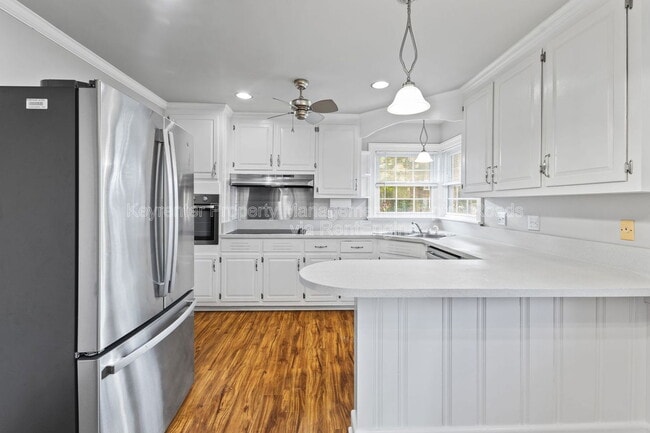 Foto del edificio - 4900 Briarwood Ln