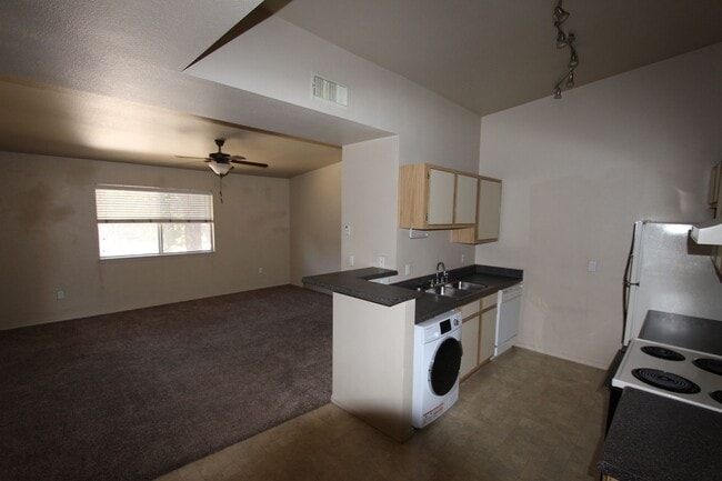 Building Photo - Coming Soon! Arbors Studio for Rent